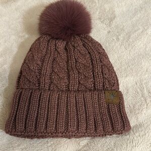 Super cute pom pom beanie